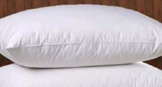 情侣住酒店时，枕头上有这种“痕迹”最好退钱