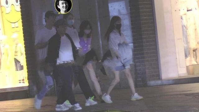 王思聪疑1个月换3女友，同时带3女逛街和谐，前任朋友也不放过