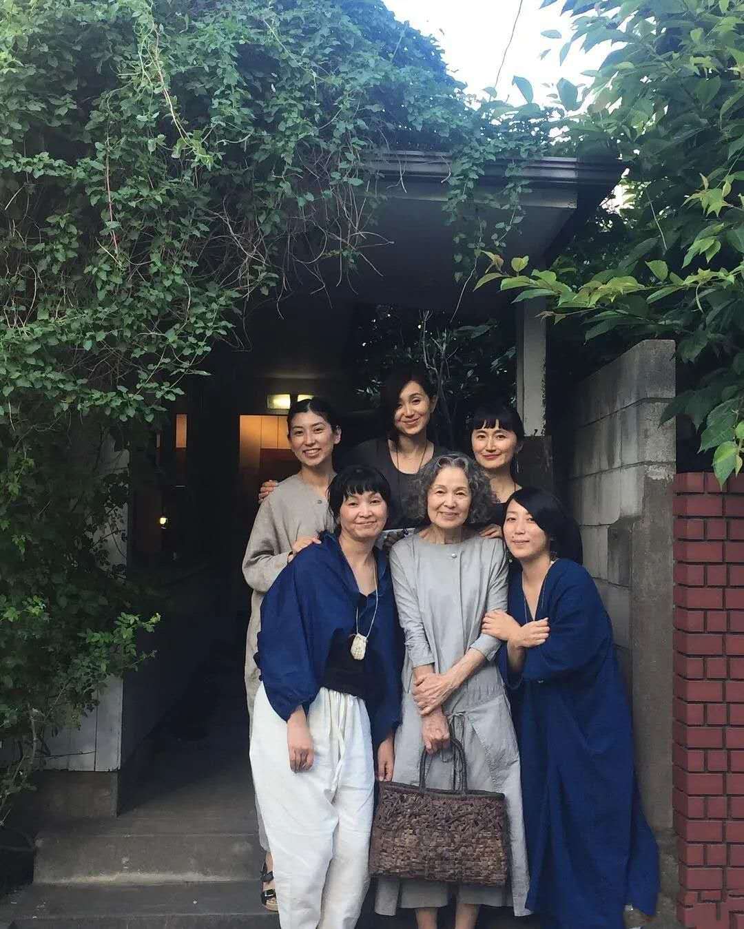 日本女人精致！带你看74岁家庭主妇生活，穿衣轻熟风高级感十足