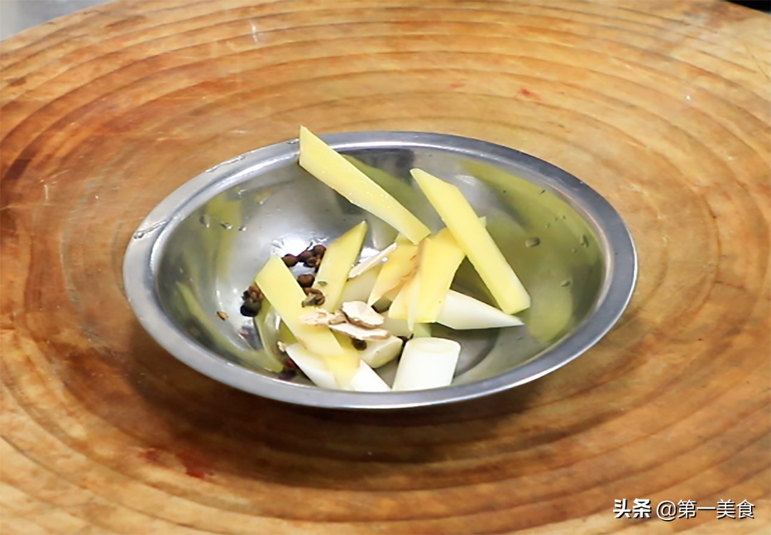 图片[4]-玉米排骨最家常做法 汤白肉鲜又营养 清淡不油腻 简单易学-起舞食谱网