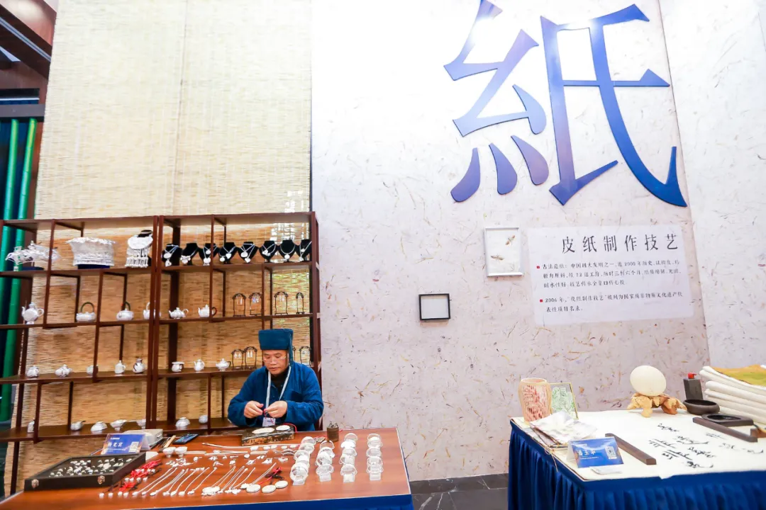 中国丹寨非遗周丨近200件药物标本参展黔东南州苗侗医药文化展
