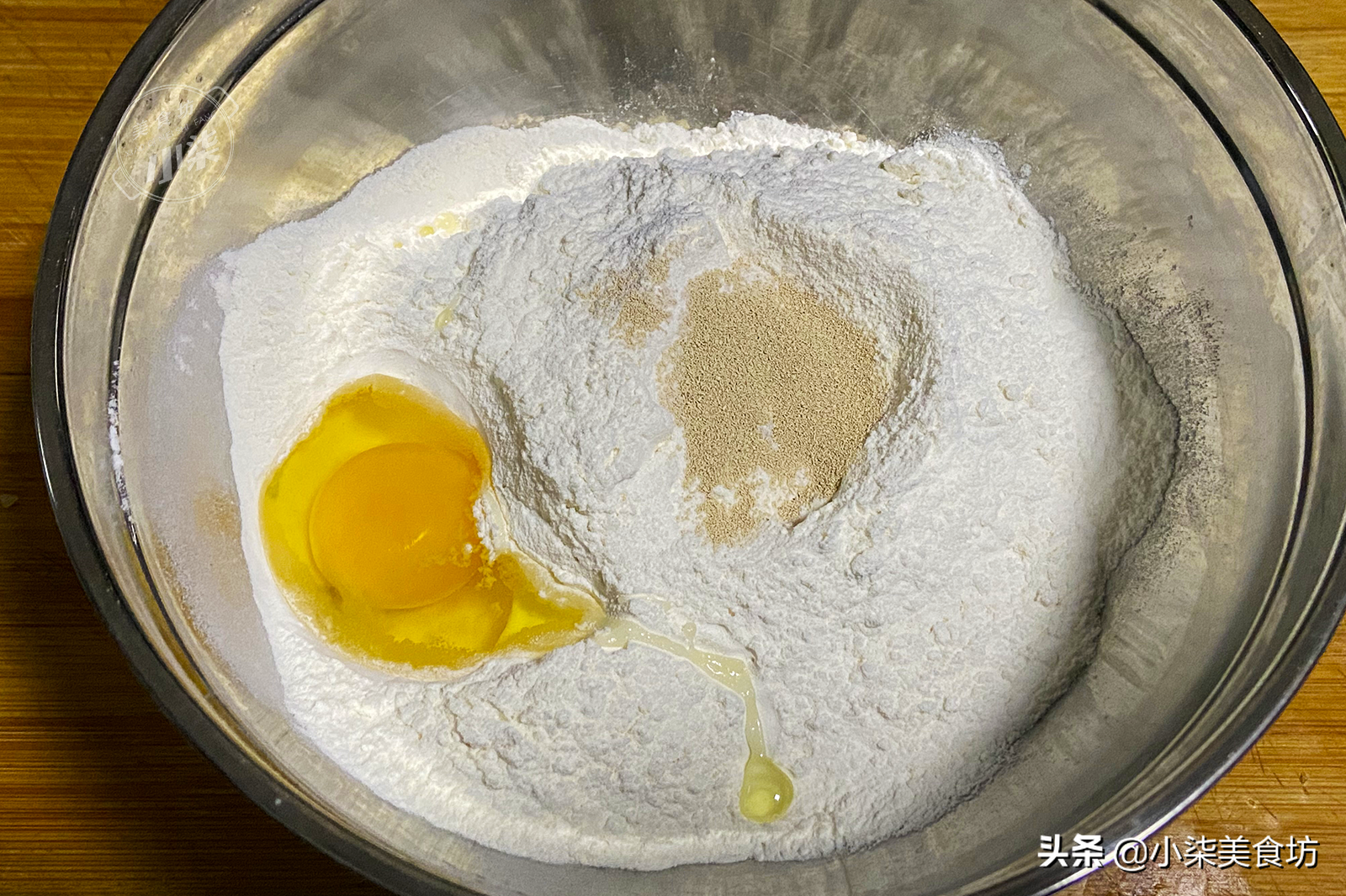 油餅不炸著吃了，打個雞蛋，外酥裡軟個個空心，吃過1次就忘不了