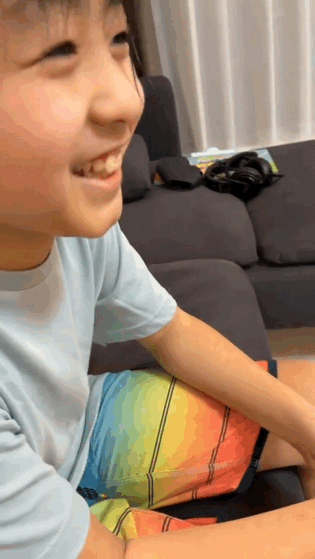 張柏芝曬兒子近況，10歲小Q愈發陽光帥氣，母子互動有愛