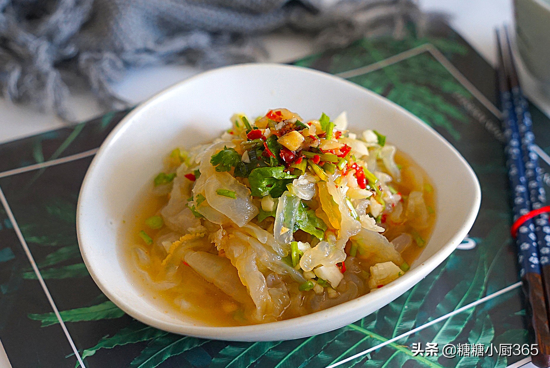 凉拌海蜇头的家常做法这才是凉拌海蜇丝的正确做法