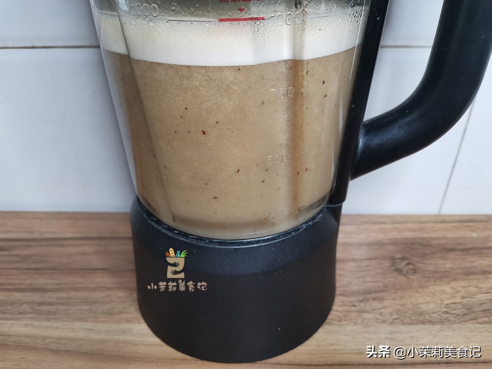 大雪後多吃粗糧好，早餐我用粗糧做�3紅�米糊，醇香好喝又暖胃