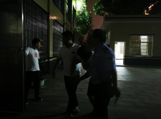 出租车司机夜半被残忍杀害，车上乘客疑似真凶！警方不懈追查27年成功告破陈年大案