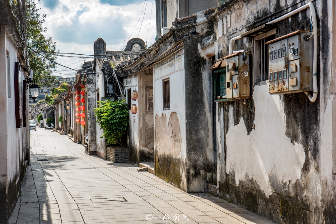 Among the ten alleys of Paifang Street in Chaozhou, five of them were once called "the rich man's alley", many tourists have not walked through