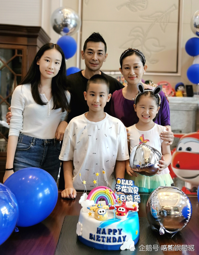 赵文卓曝13岁女儿精通中英法三门语言，其出国留学费用高达几十万