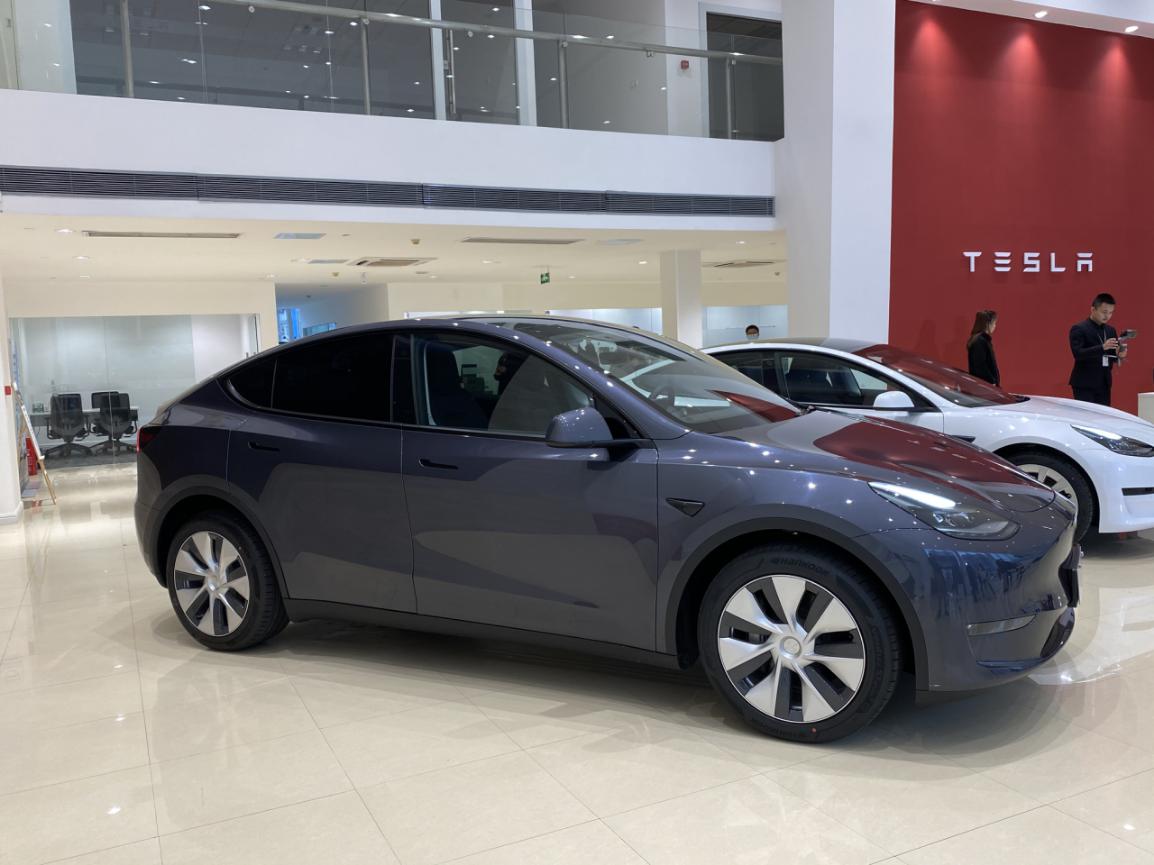 实探特斯拉Model Y|降维打击实在厉害，到店人数骤然陡增