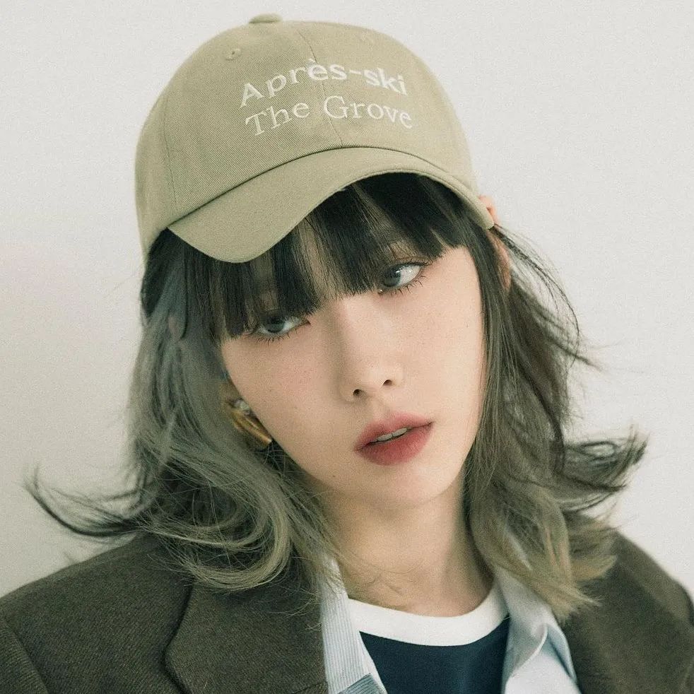 别再“披头散发”了！这4款冬季发型才够美够撩