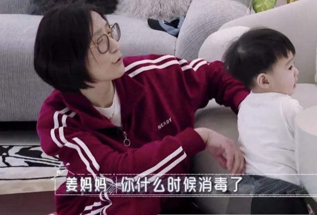 撒贝宁综艺倒苦水，与妻子李白育儿有分歧：她放任娃舔地面啃拖鞋
