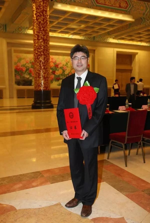 探明18個(gè)銅礦、18個(gè)金礦、11個(gè)銀礦，他為國(guó)家找“寶藏”，獲全國(guó)表彰！