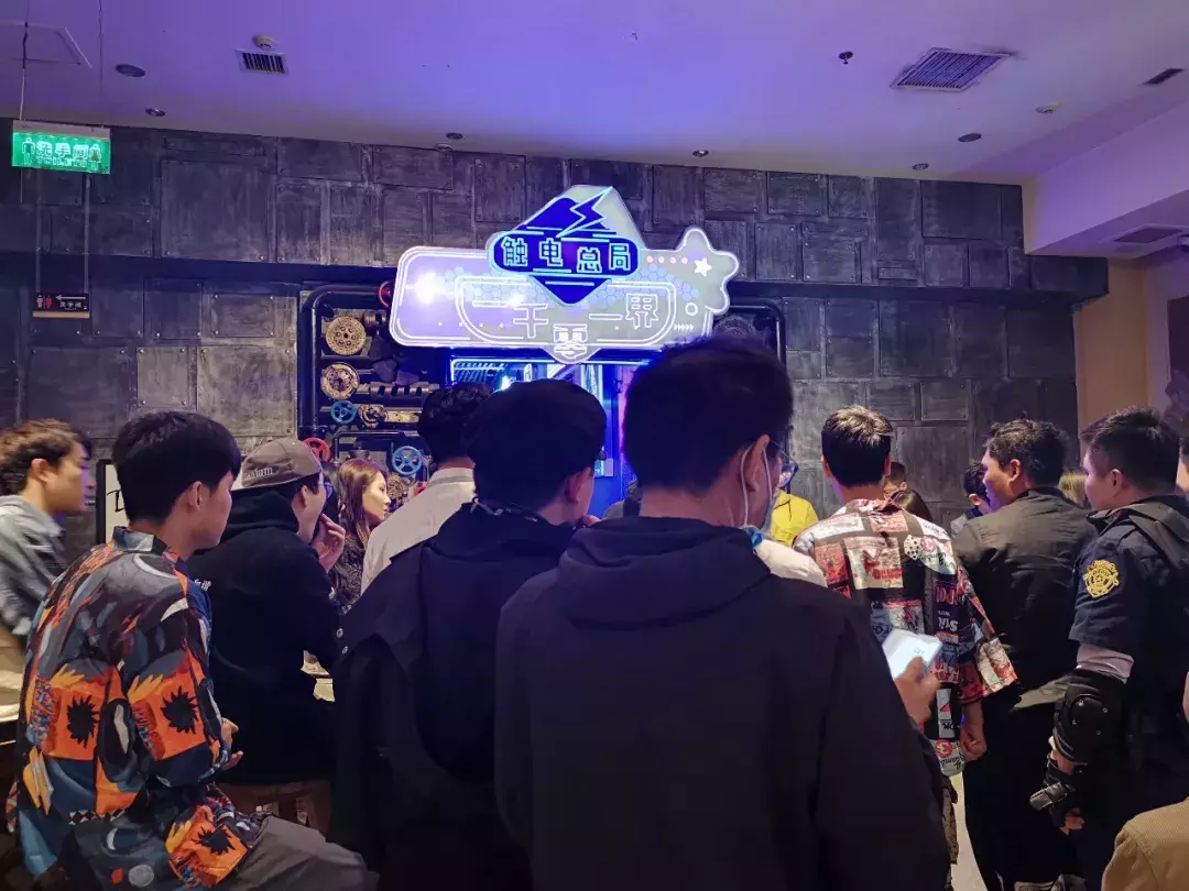 三里屯惊现赛博朋克地下城,这里藏着超燃的沉浸式实境电影旗舰店