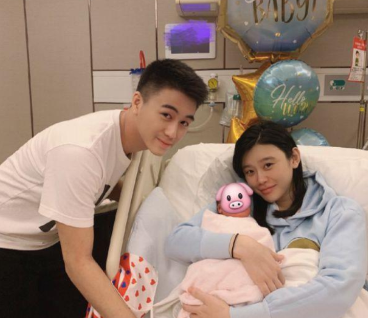 豪门儿媳奚梦瑶怀二胎？素颜外出上身壮硕孕味浓，曾言至少生三胎