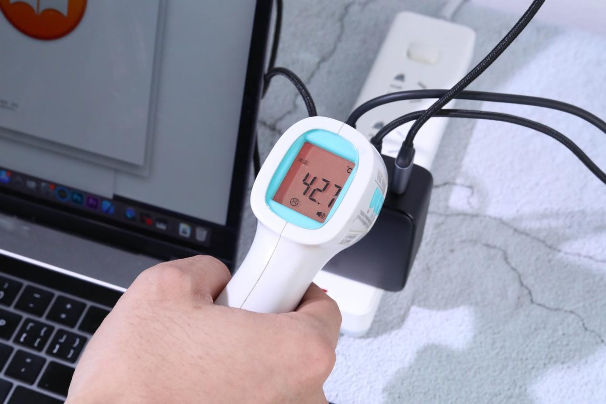 一个充电器搞定苹果全家桶？绿联100W氮化镓充电器抢先上手体验