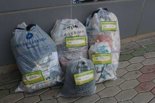 匈牙利扔大街韩国垃圾袋实名制 国外垃圾分类有趣特色大盘点