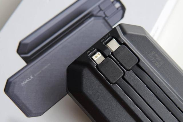 拯救用电恐慌的双机党，iWALK自带线充电宝实战体验