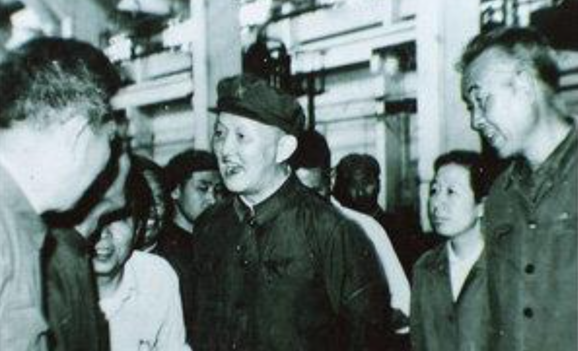 1977年一农民在街上闲逛，被人用专机接到北京，