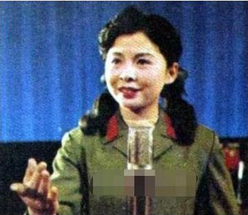 13次登春晚，唱红《十五的月亮》，58岁续写《春