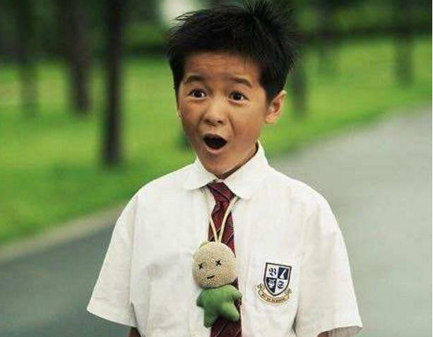 有种逆袭叫“童星长大”，谢飞机变帅，莫小贝