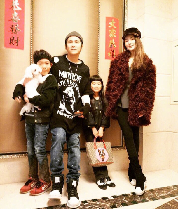 11岁曹华恩逆袭式长大，眉目清秀越来越像妈，曾儿时录综艺被嫌丑