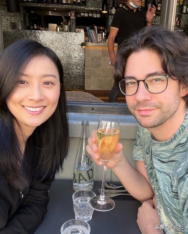 陈法拉晒老公抱爱女亲吻的温馨合照 深情表白首过父亲节的老公