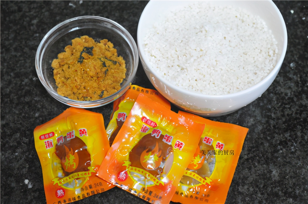 做烧卖时，只懂炒糯米饭可不行，多加1样食材，起沙味香浓