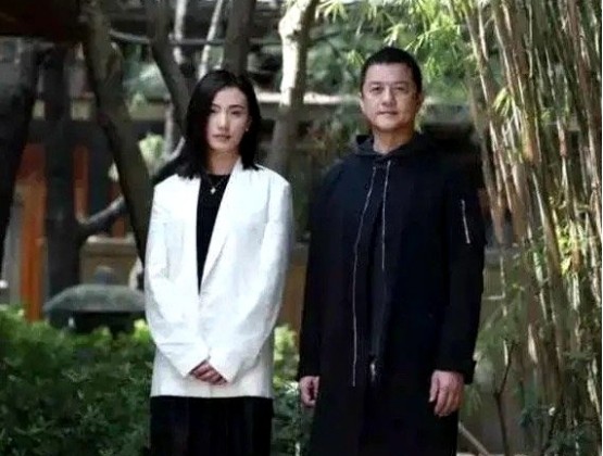 李亚鹏被判赔4000万，近况陷入困境堪忧，新恋情