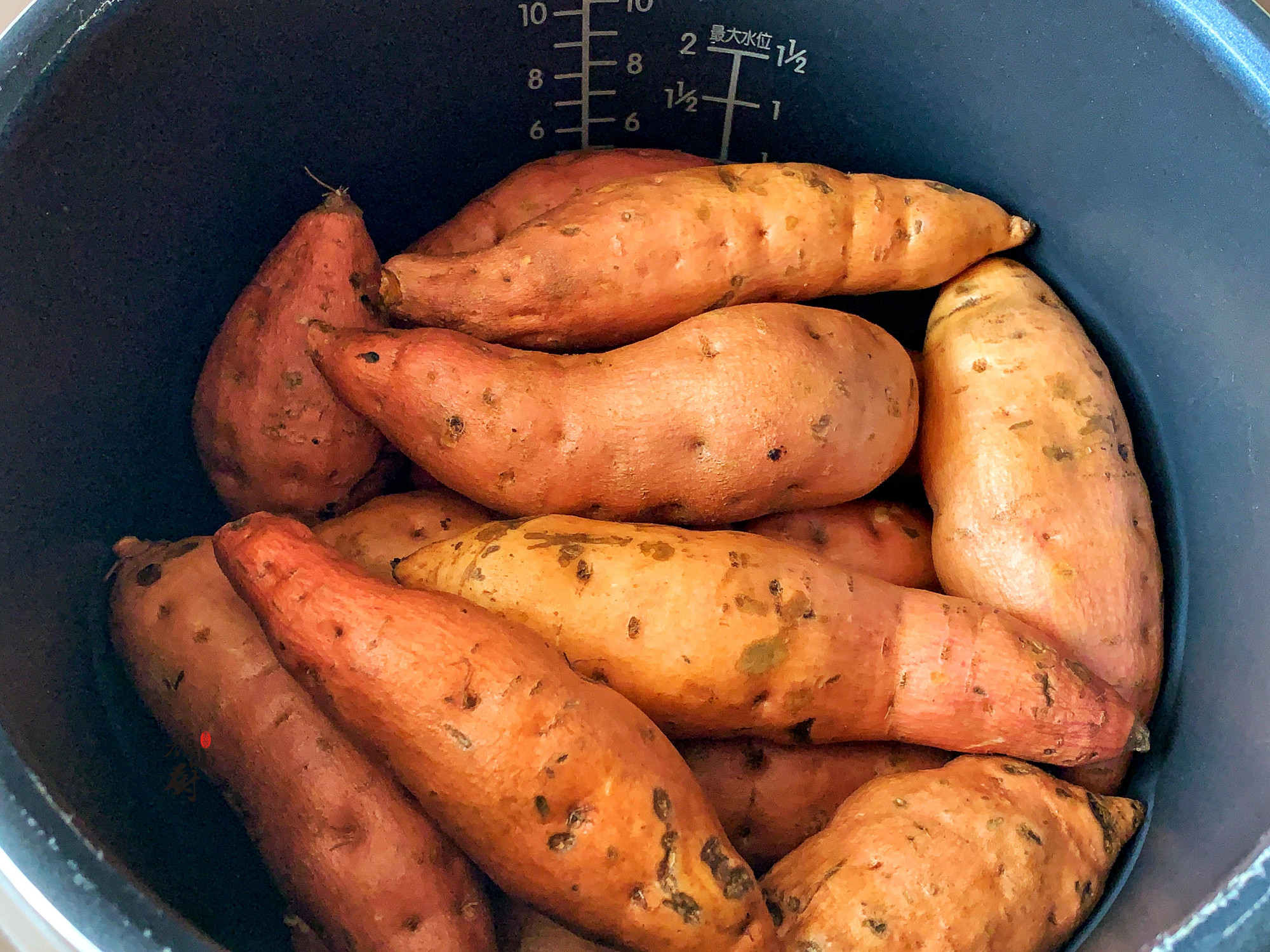 電飯鍋烤紅薯，懶人做法，簡單一做就吃到，香甜流油的烤紅薯