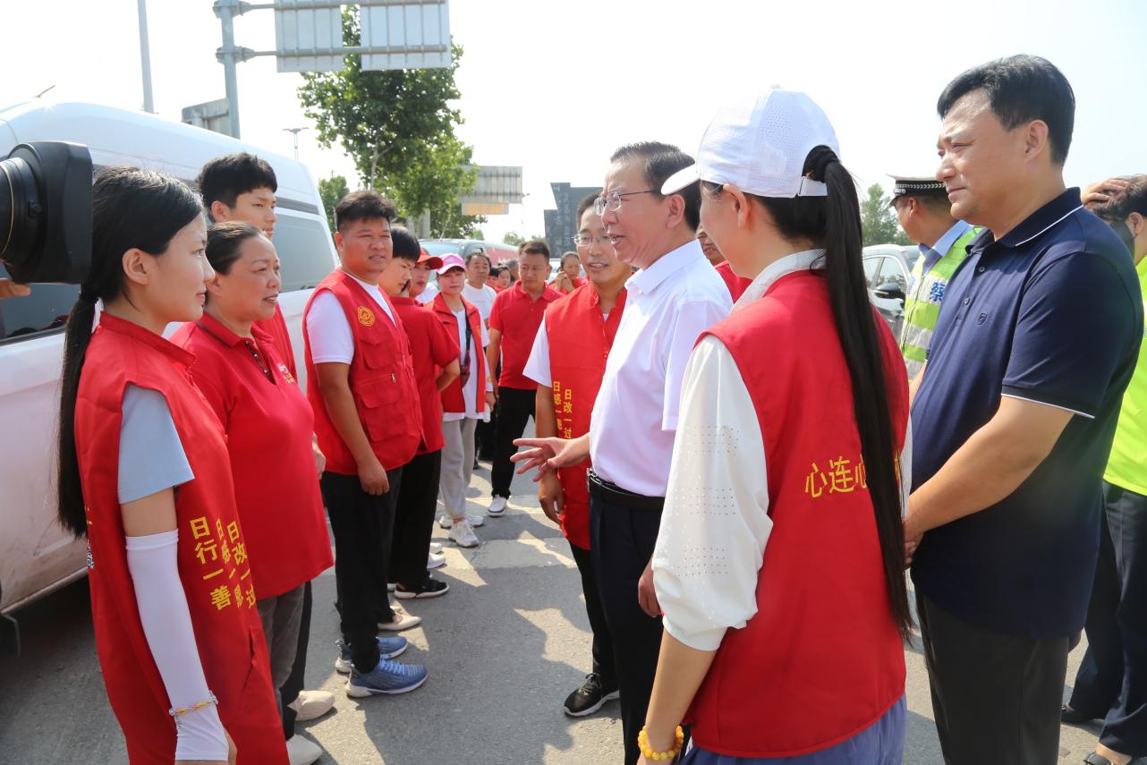 王全周、侯公涛为赴灾区志愿者点赞壮行