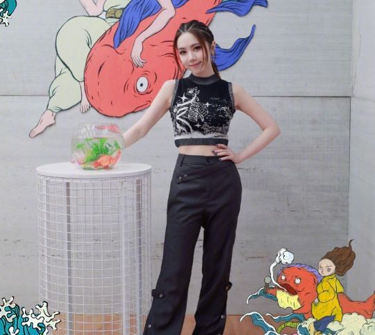 北大才女，逆袭人生的李雪琴，为何能在吴亦凡事件中虎口脱险？