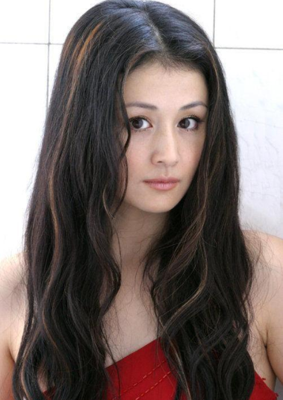 “谢大脚”于月仙：被爷爷剥夺姓氏、被父亲掌掴，年过50仍无子