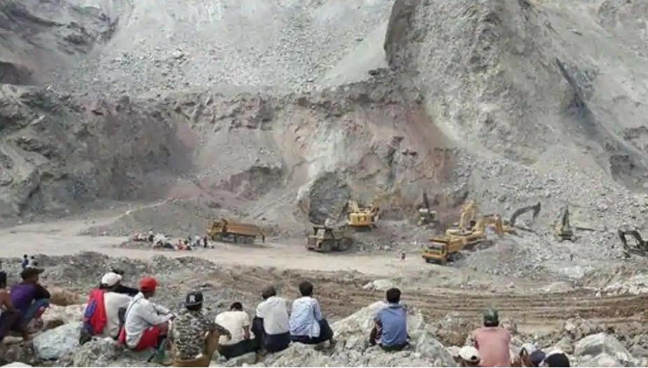 缅甸矿区塌方162亡：上百人瞬间淹没在尘土中，当地商人称被埋或为玉矿拾捡者，梦想一夜致富