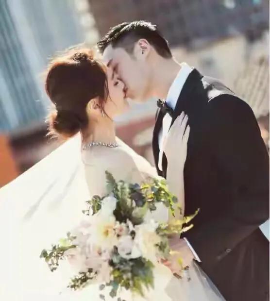 阿娇与赖弘国离婚：果然不对称的假恩爱骗得了