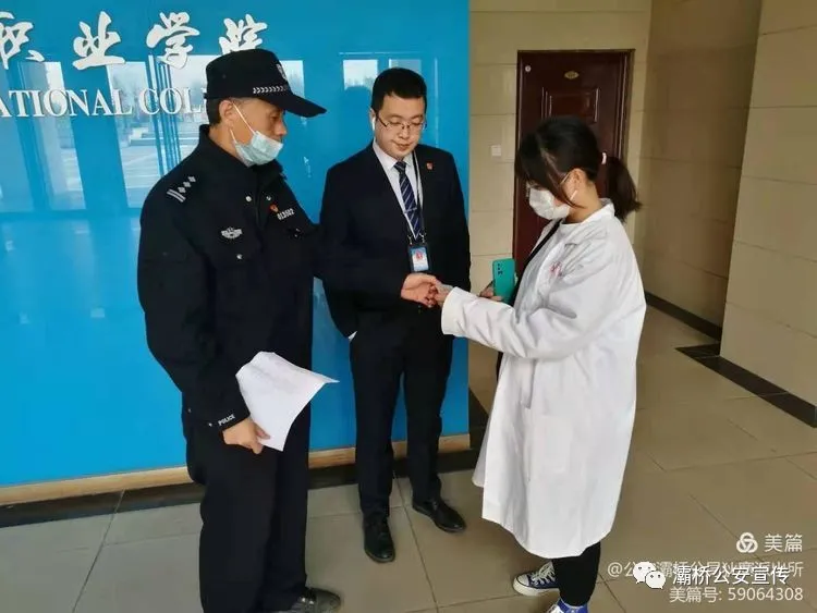 「我为群众办实事」警民一家亲，服务零距离——西安公安灞桥分局狄寨派出所送证上门，服务群众