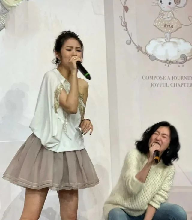 安以轩女儿满月宴超奢华，向太全家出席，席开