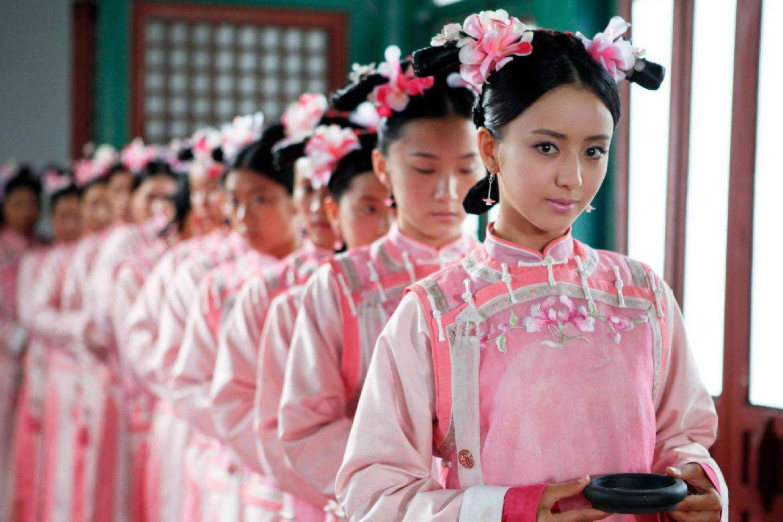 汉灵帝到底有多疯狂？给宫女发明开裆裤，让狗