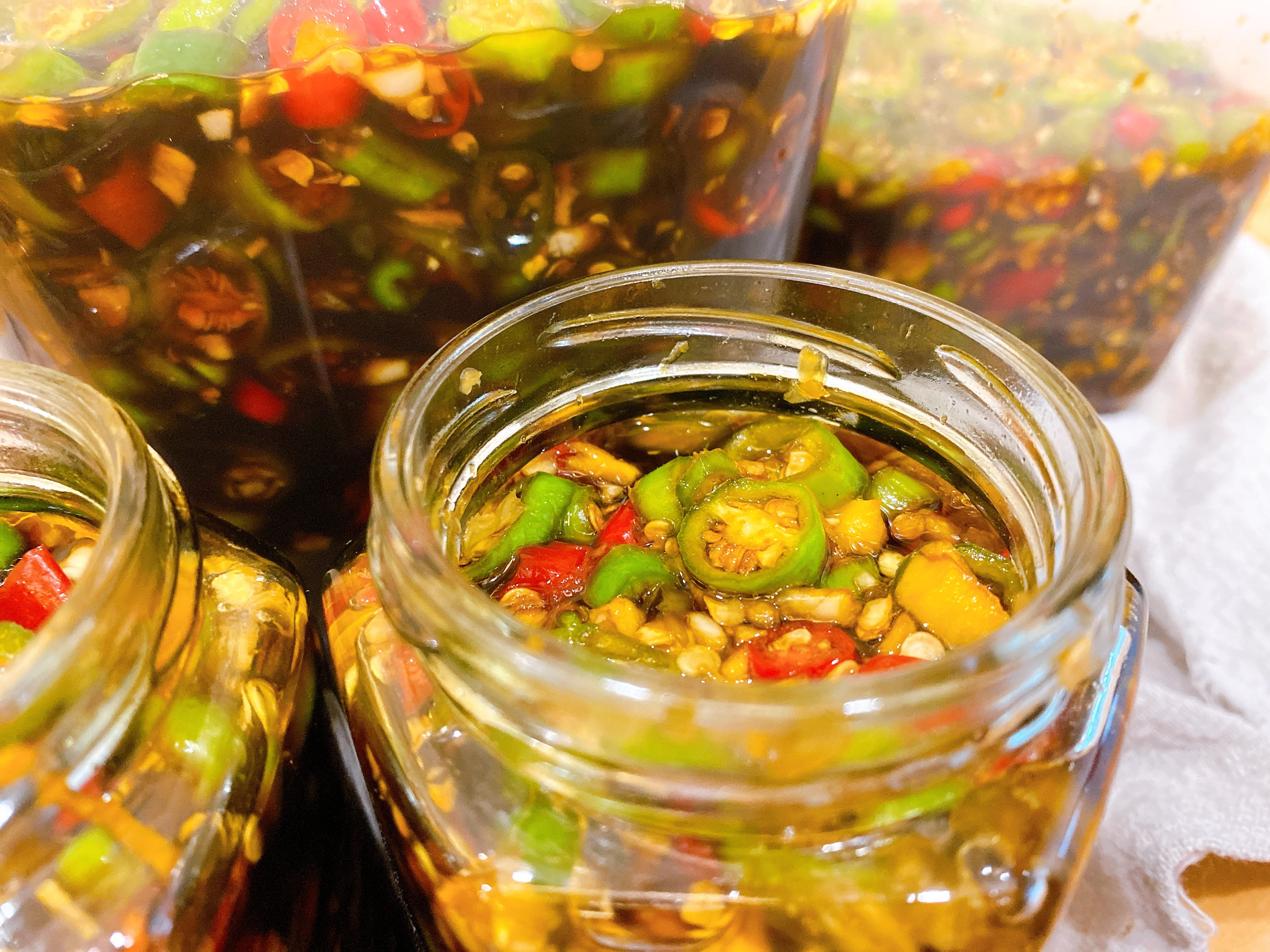 腌辣椒的季节到了，教你独家腌法，不加盐2小时就能吃，又香又辣