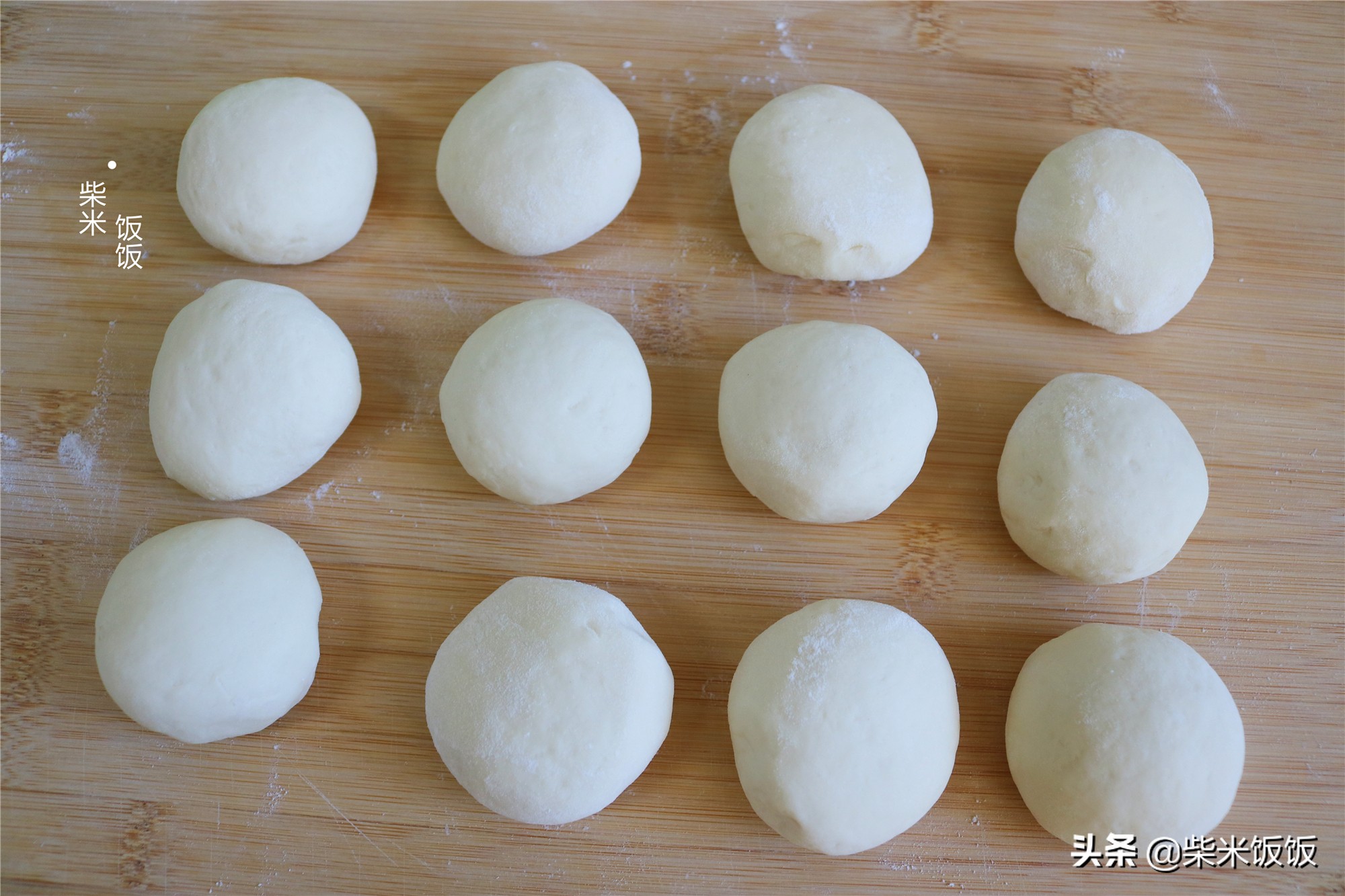 夏季蒸包子，這個餡的要試試，比韭菜更鮮美，個個飽滿不塌陷