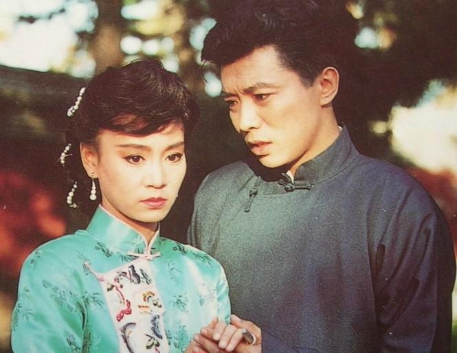 10年前丈夫意外坠楼去世，膝下无儿无女，如今刘雪华过得怎么样？