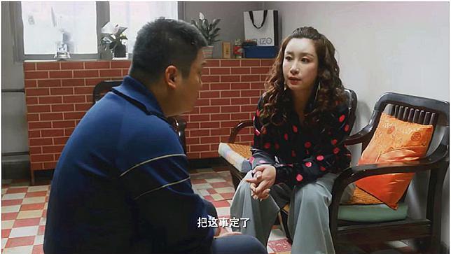 《装台》42岁秦海璐与90后男孩演情侣，这样的爱