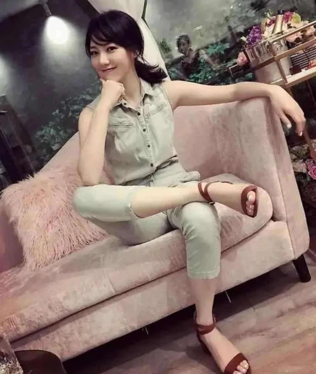 唐嫣闺蜜晒近照，状态略显憔悴！曾是当红主播却隐退，至今仍未嫁