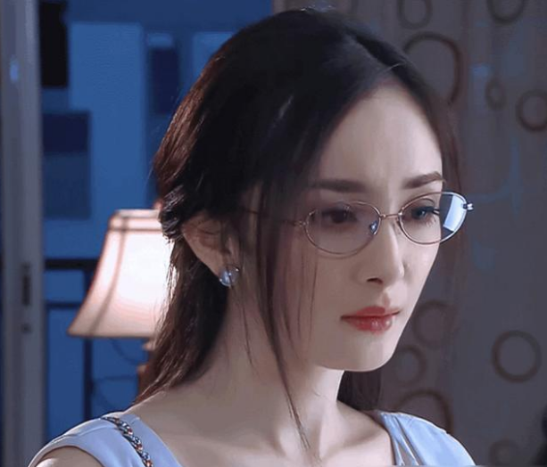 8位眼睛好看的女明星，眼神灵气逼人，仿佛藏着星辰大海