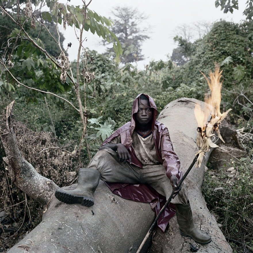 他拍下非洲的白化病人、盲人、艾滋病患者、老