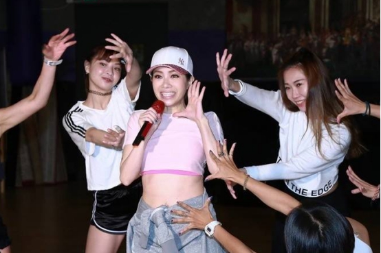 ​曾经红极一时，如今落魄无人知，不再辉煌的明星