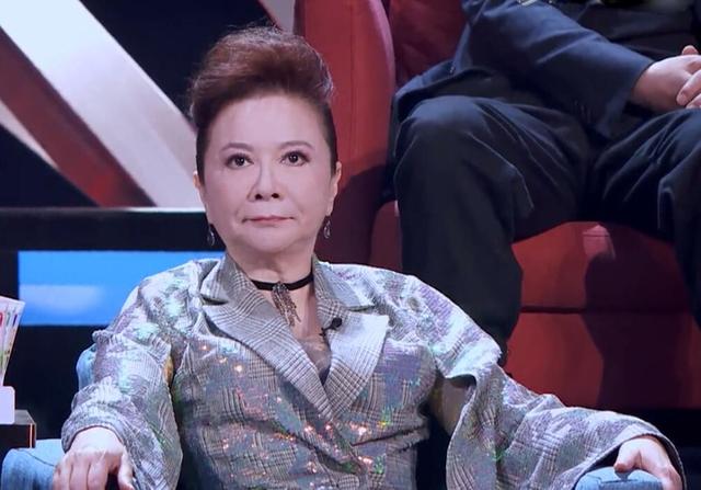 从娄艺潇到蔡明，恐怖的“硅胶脸”之下，为什