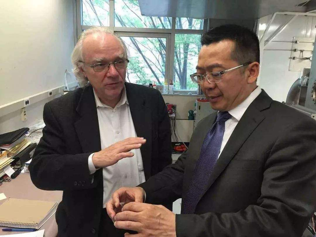 中国“黑科技”问世，一块“玻璃”轰动世界，