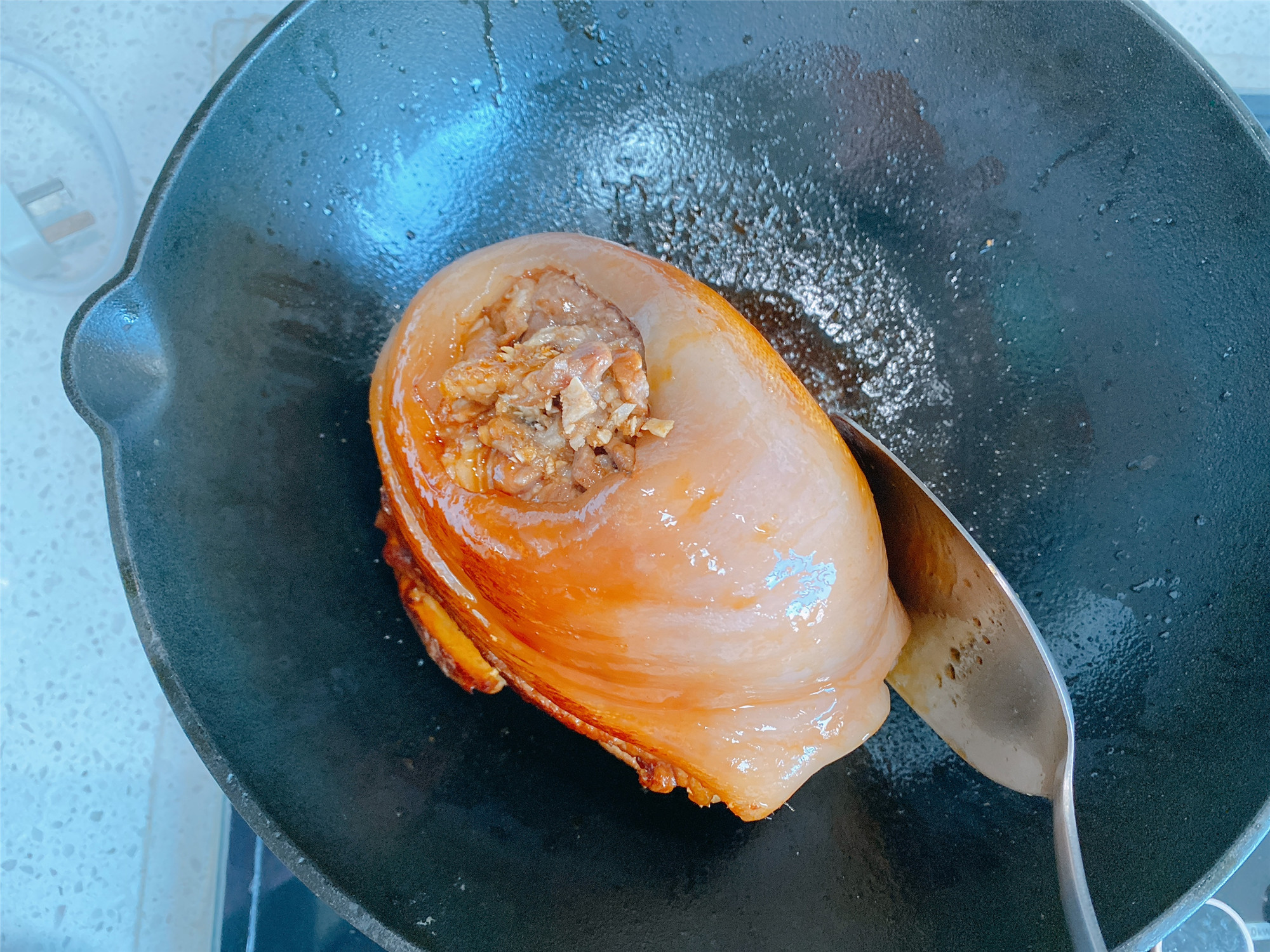 年夜飯硬菜紅燒蹄髈，簡單3步，燉的軟糯脫骨，大口吃肉真過癮