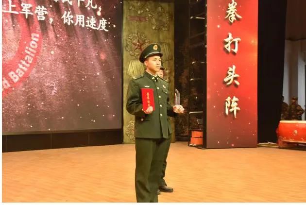 ���Ƚ����á��侯<a href=http://www.cngansu.cn/news/ target=_blank class=infotextkey>����</a>�ܶӰ���֧�� | ½����82���ž�ĳ��