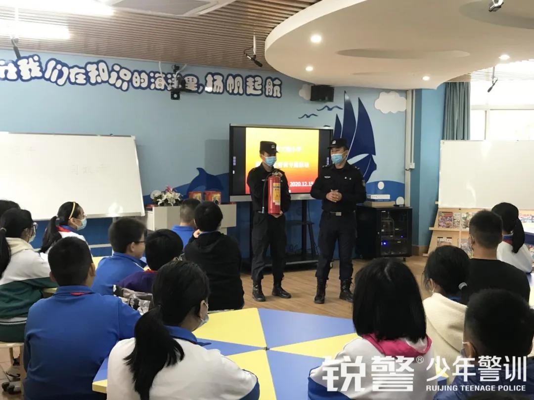 锐警少年警训：消防演练进校园 重视防火助安全